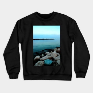 Transparent Adriatic sea with white black and blue stones Crewneck Sweatshirt